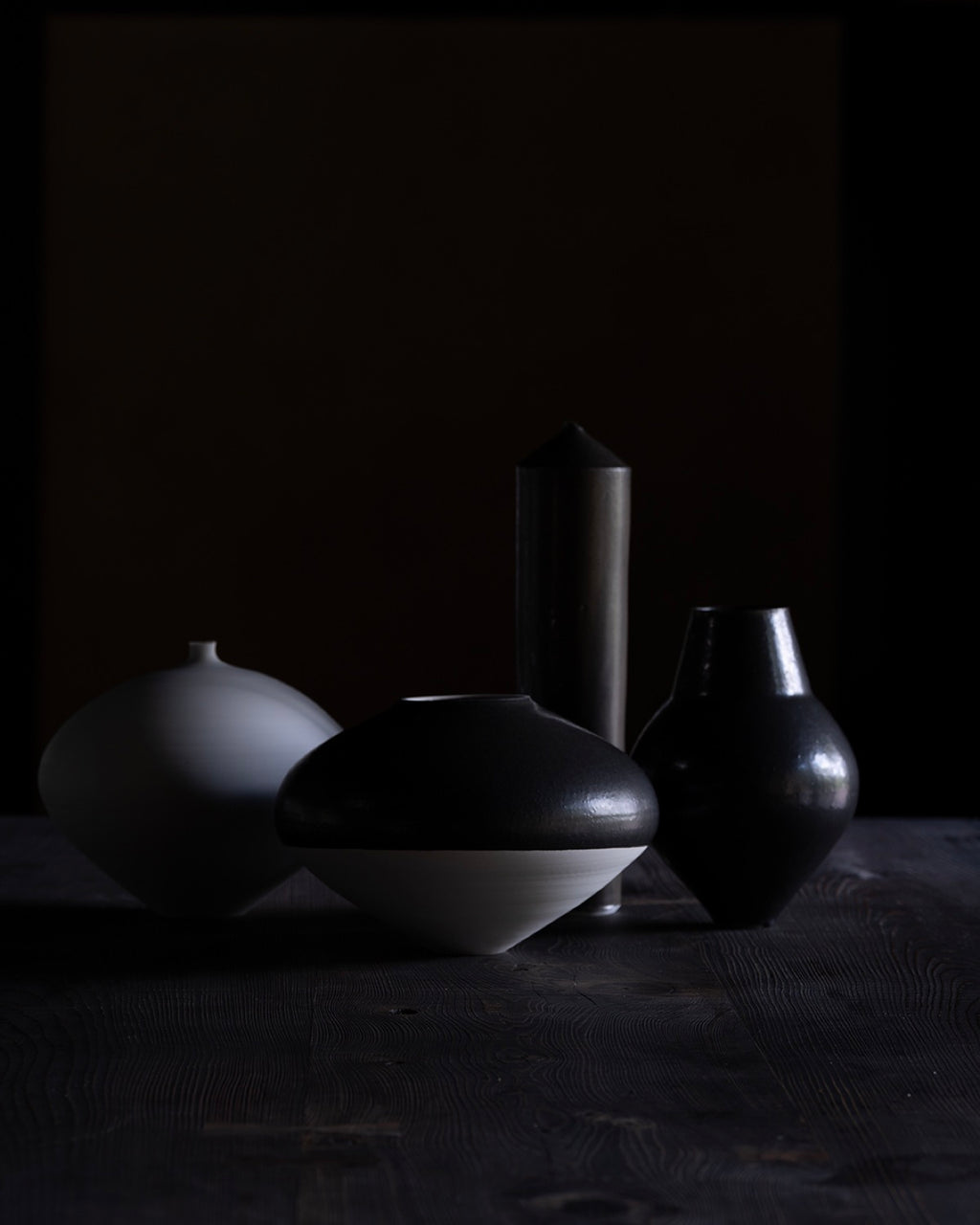 吉田直嗣 / 白磁鉄釉花器 B