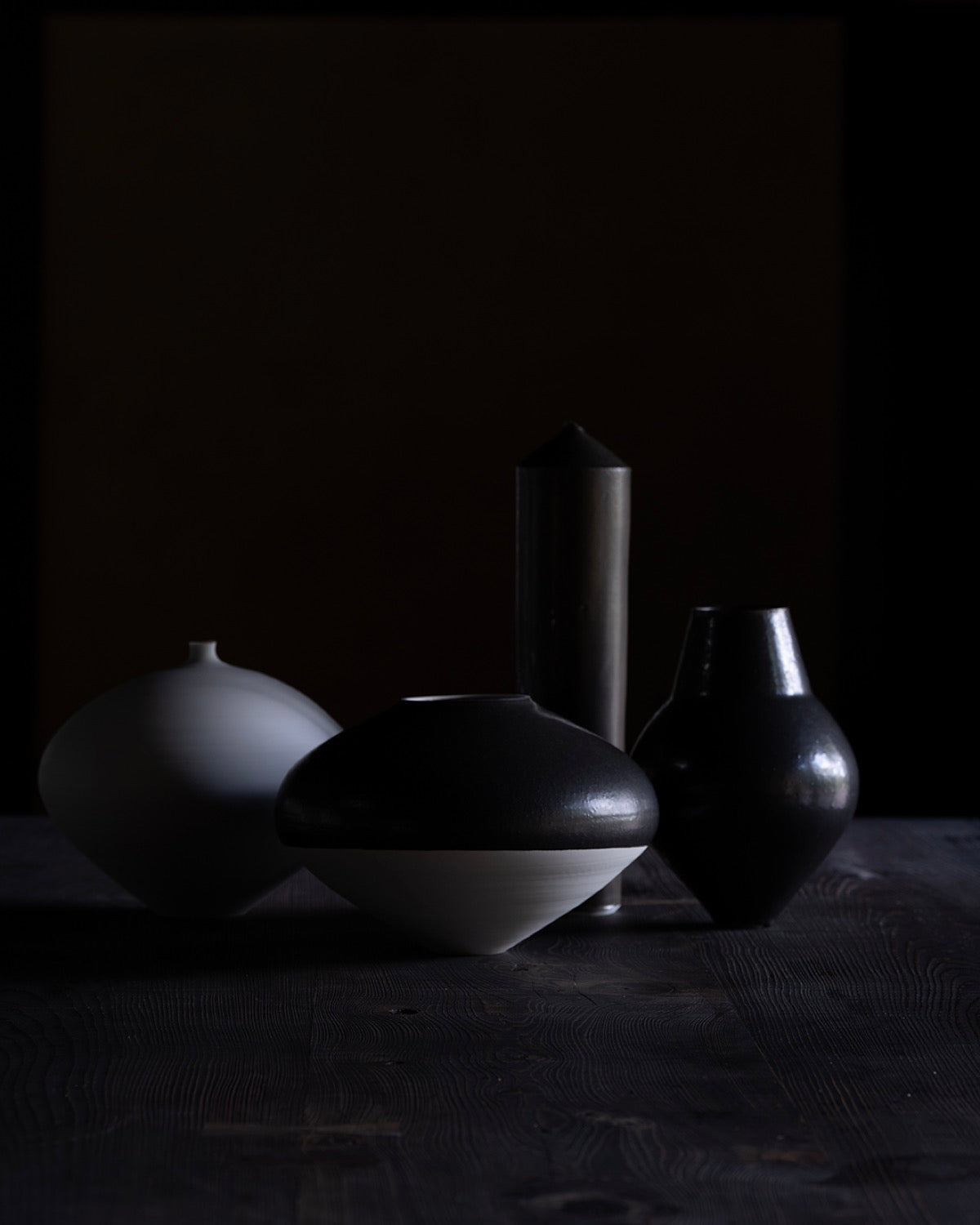 吉田直嗣 / 白磁鉄釉花器 B