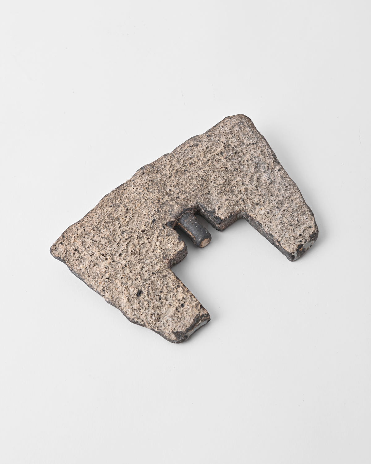 村上躍 / 白灰化粧蓋付瓶 B