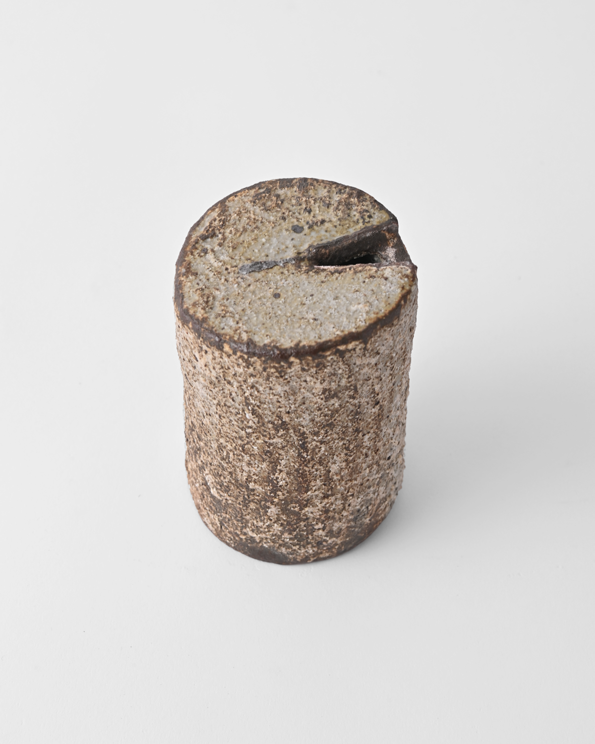 村上躍 / 白灰化粧蓋付瓶 C