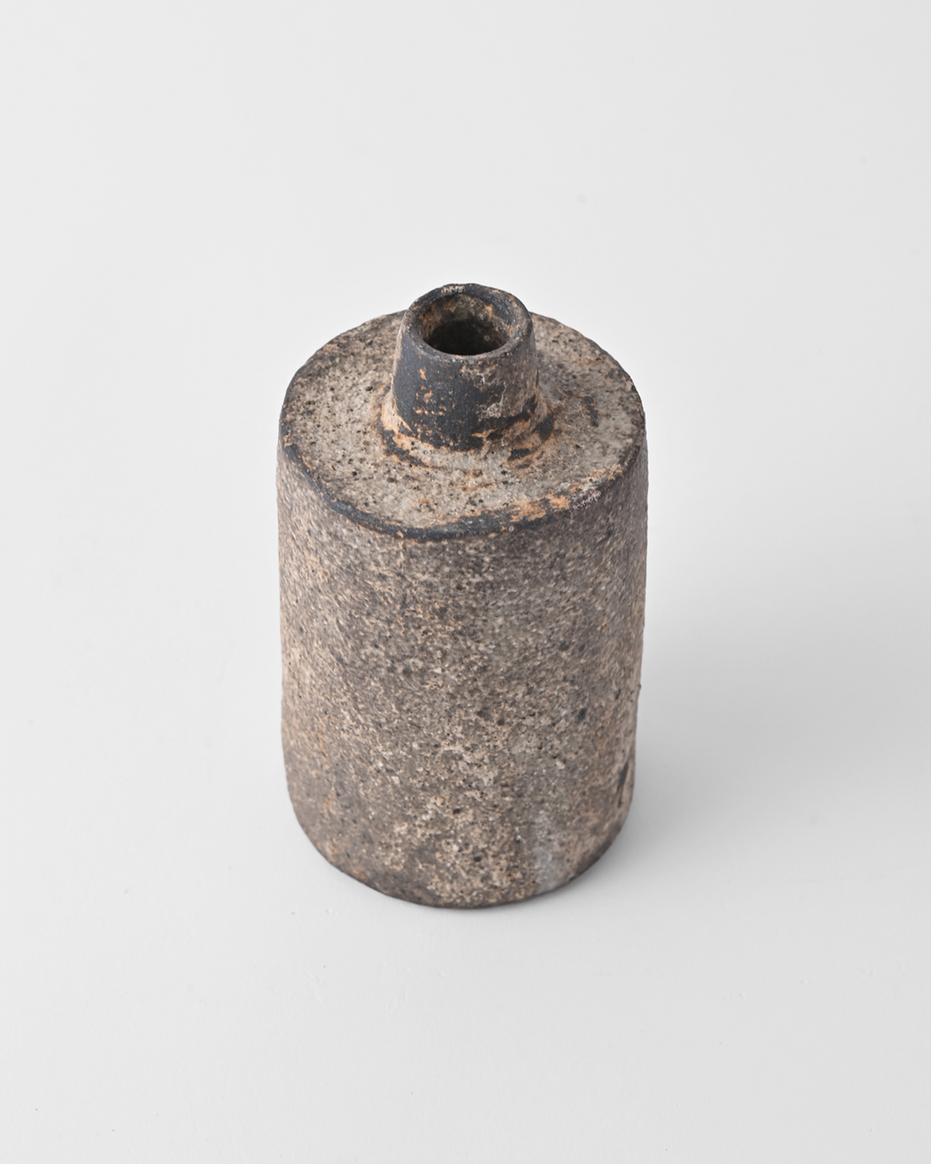 村上躍 / 白灰化粧蓋付瓶 B