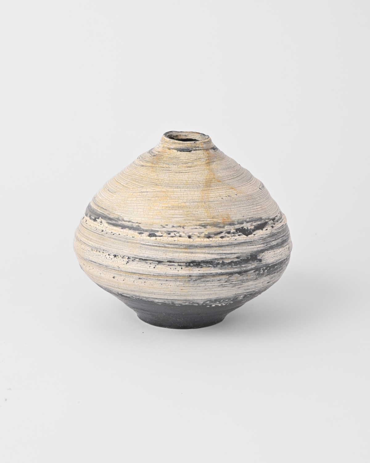 尾形アツシ / 黒地刷毛目花瓶 C