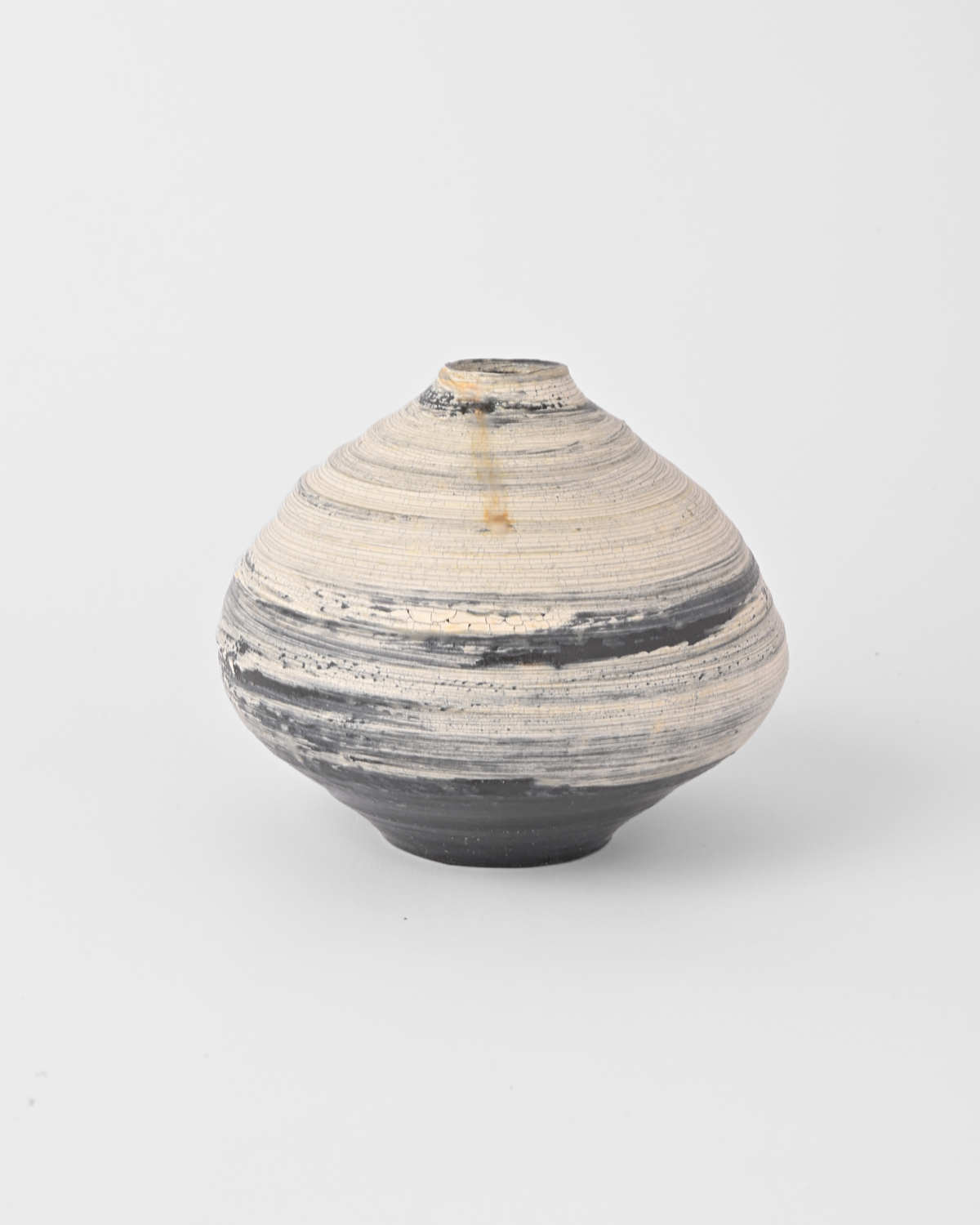 尾形アツシ / 黒地刷毛目花瓶 C