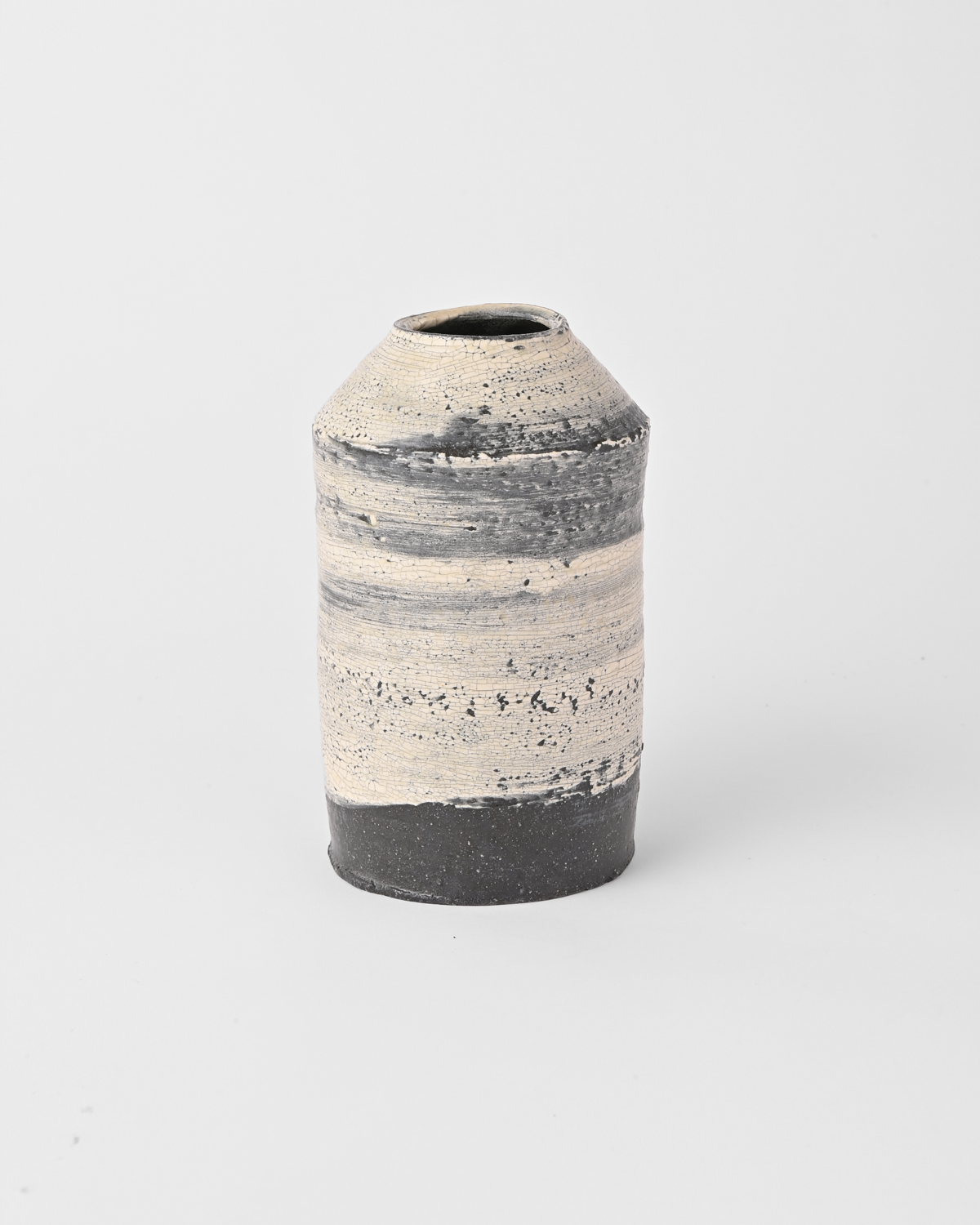 尾形アツシ / 黒地刷毛目花瓶 B