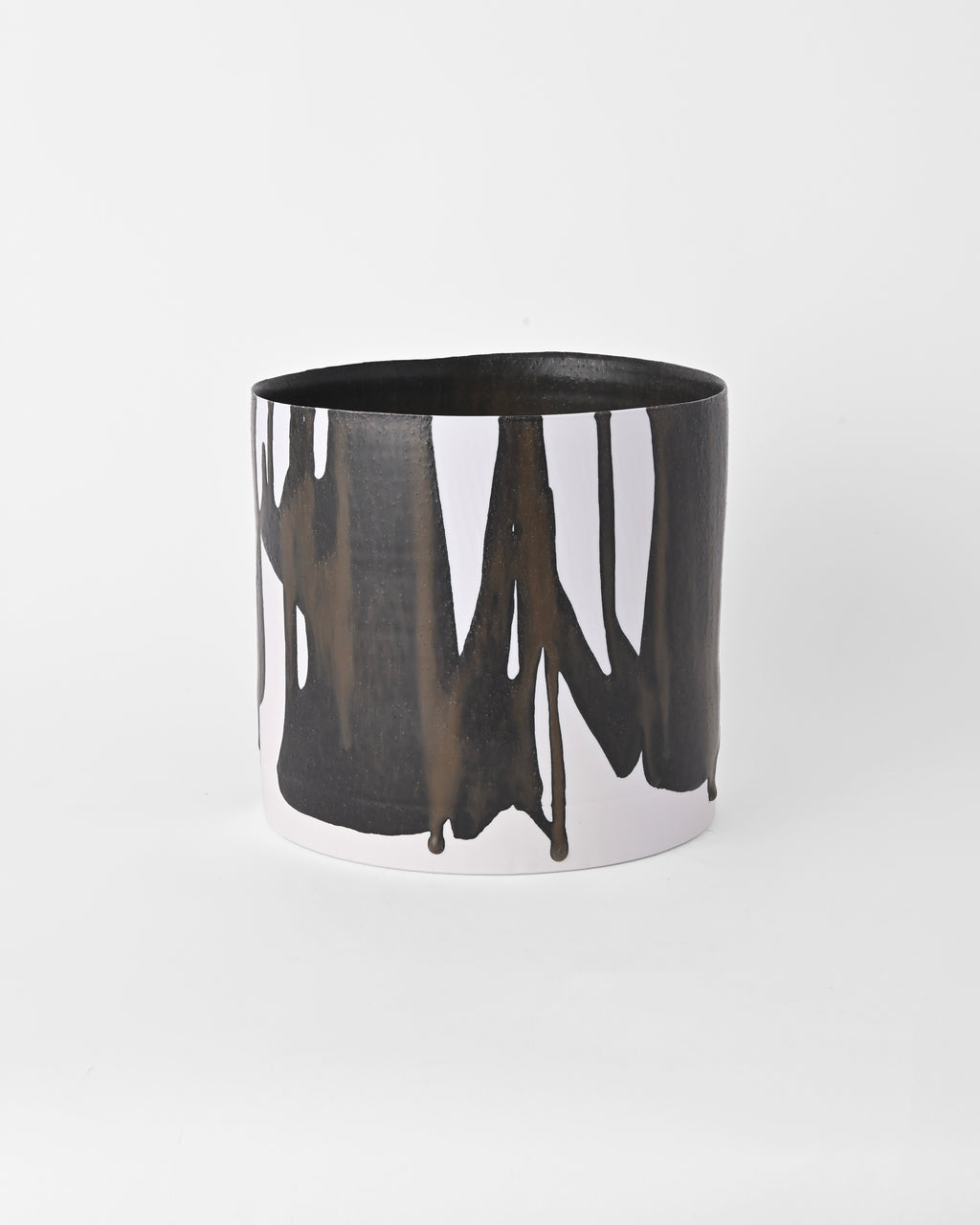 Naotsugu Yoshida / White Porcelain & Iron Glaze / Plant Vessel C