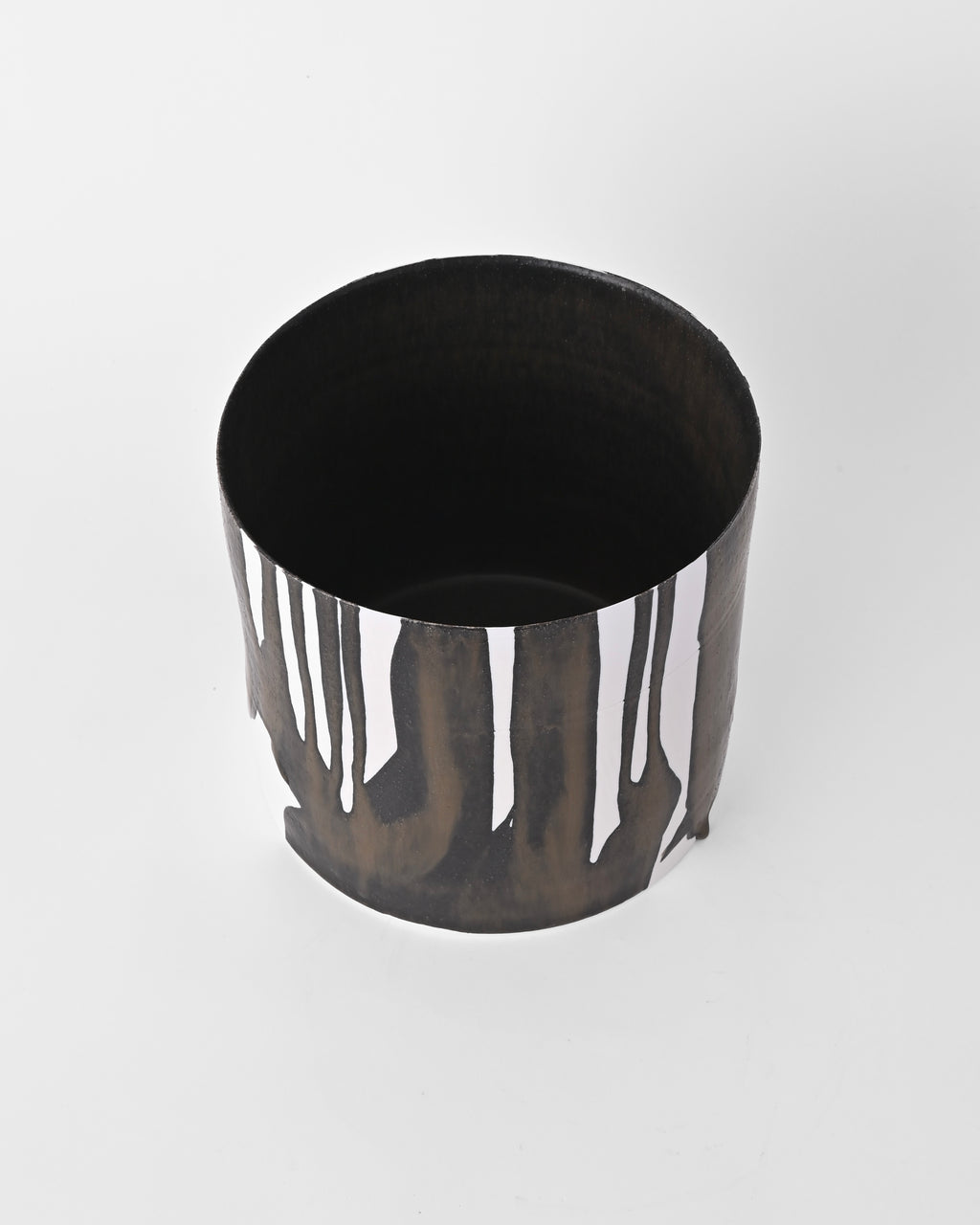 Naotsugu Yoshida / White Porcelain & Iron Glaze / Plant Vessel C