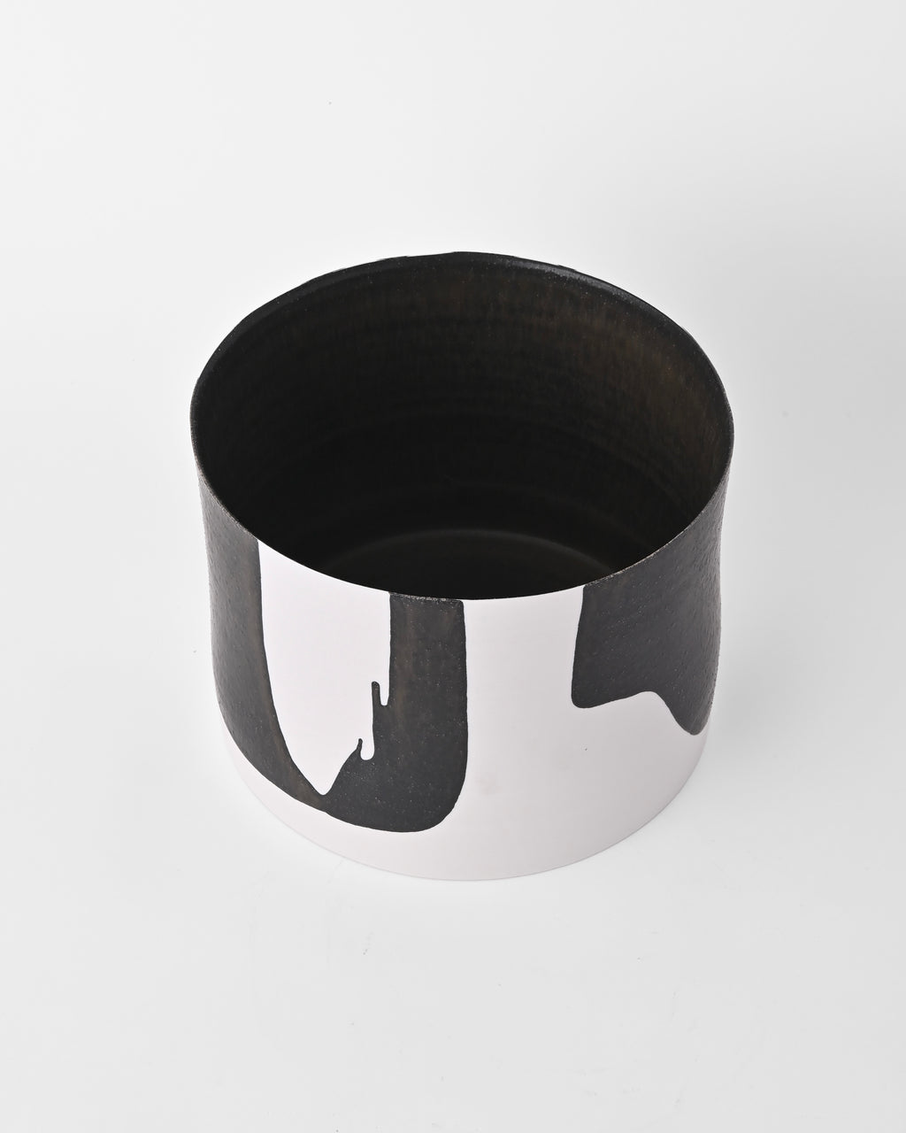 Naotsugu Yoshida / White Porcelain & Iron Glaze / Plant Vessel A