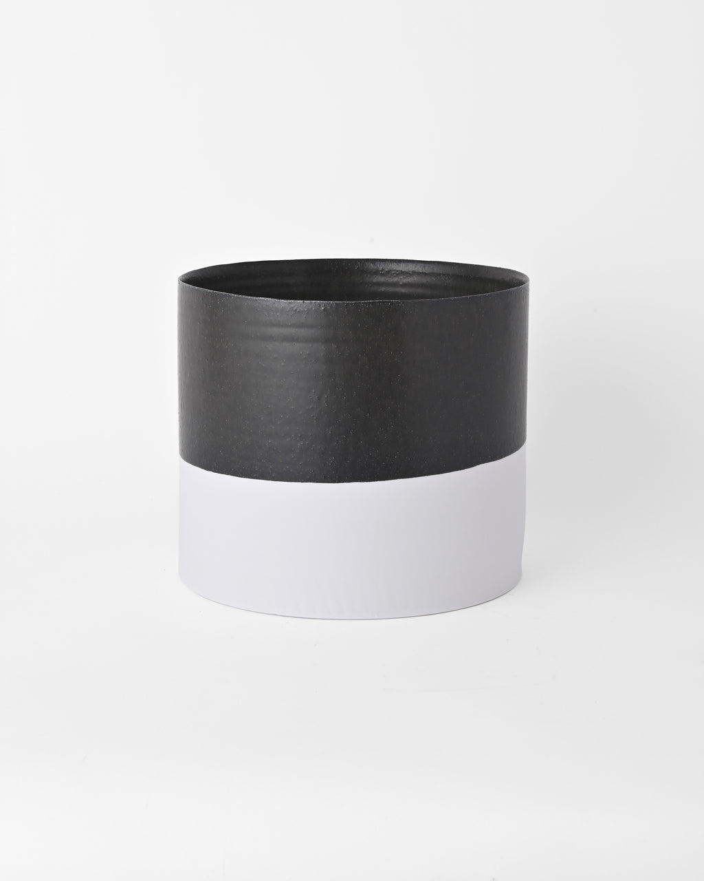 Naotsugu Yoshida / White Porcelain & Iron Glaze / Plant Vessel D