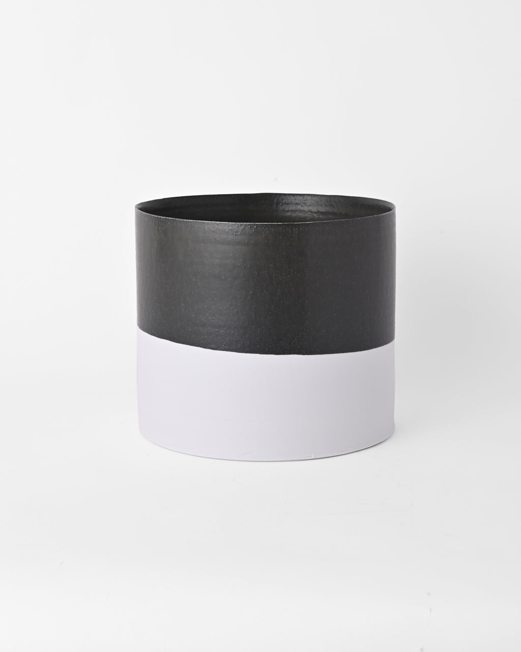 Naotsugu Yoshida / White Porcelain & Iron Glaze / Plant Vessel D