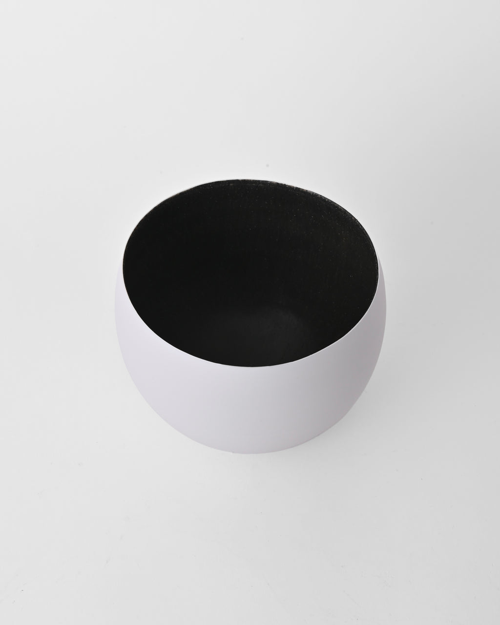 Naotsugu Yoshida / White Porcelain & Iron Glaze Round Bowl A