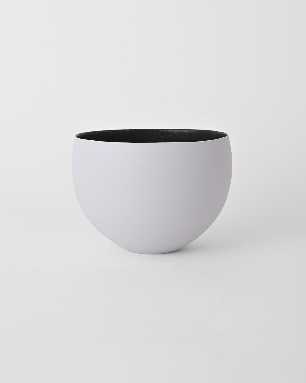 Naotsugu Yoshida / White Porcelain & Iron Glaze Round Bowl B