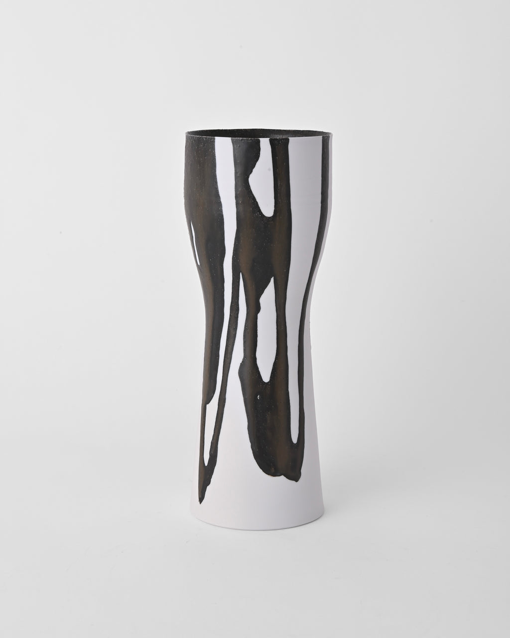 Naotsugu Yoshida / White Porcelain & Iron Glaze Vase Medium C