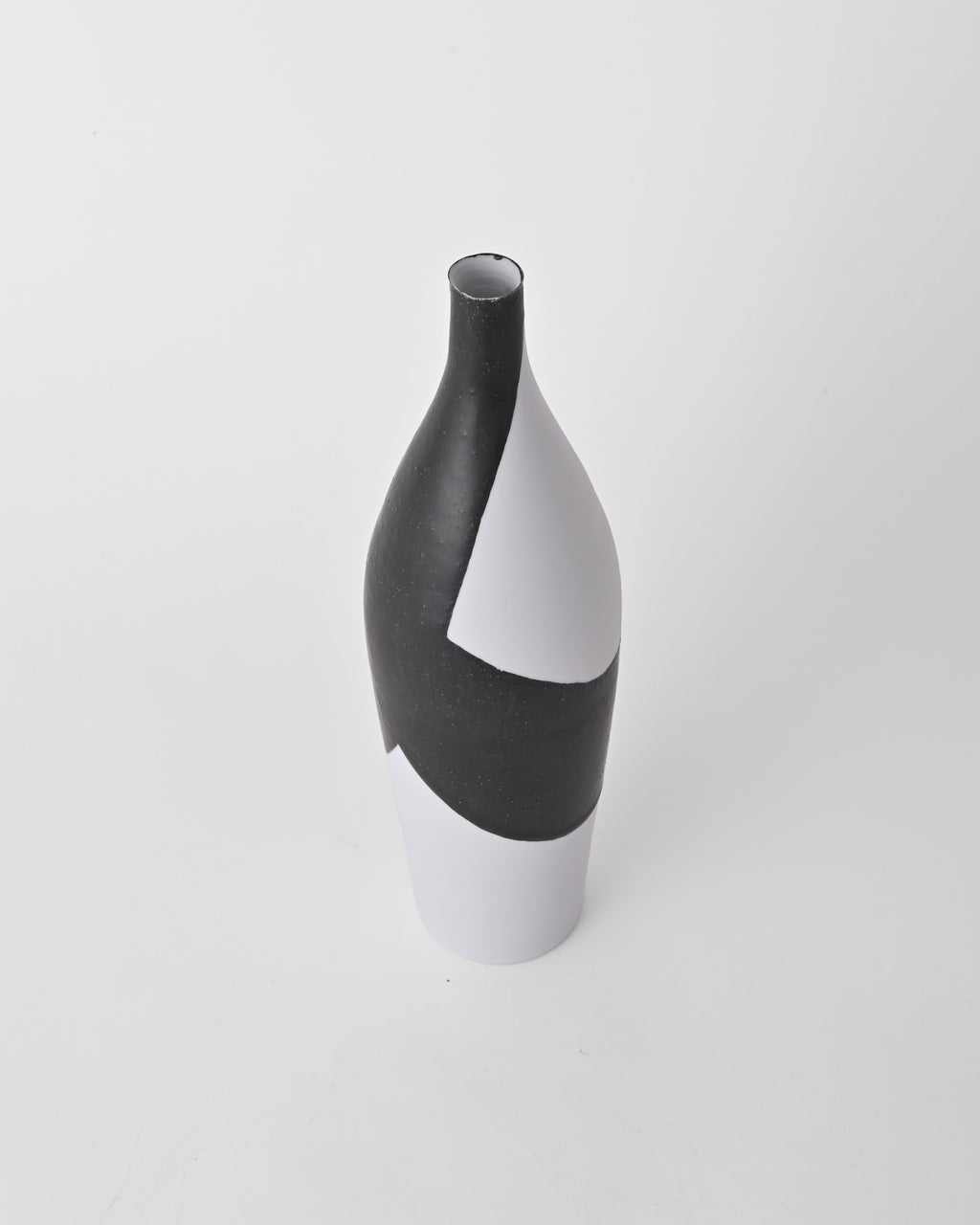 Naotsugu Yoshida / White Porcelain & Iron Glaze Vase Small A