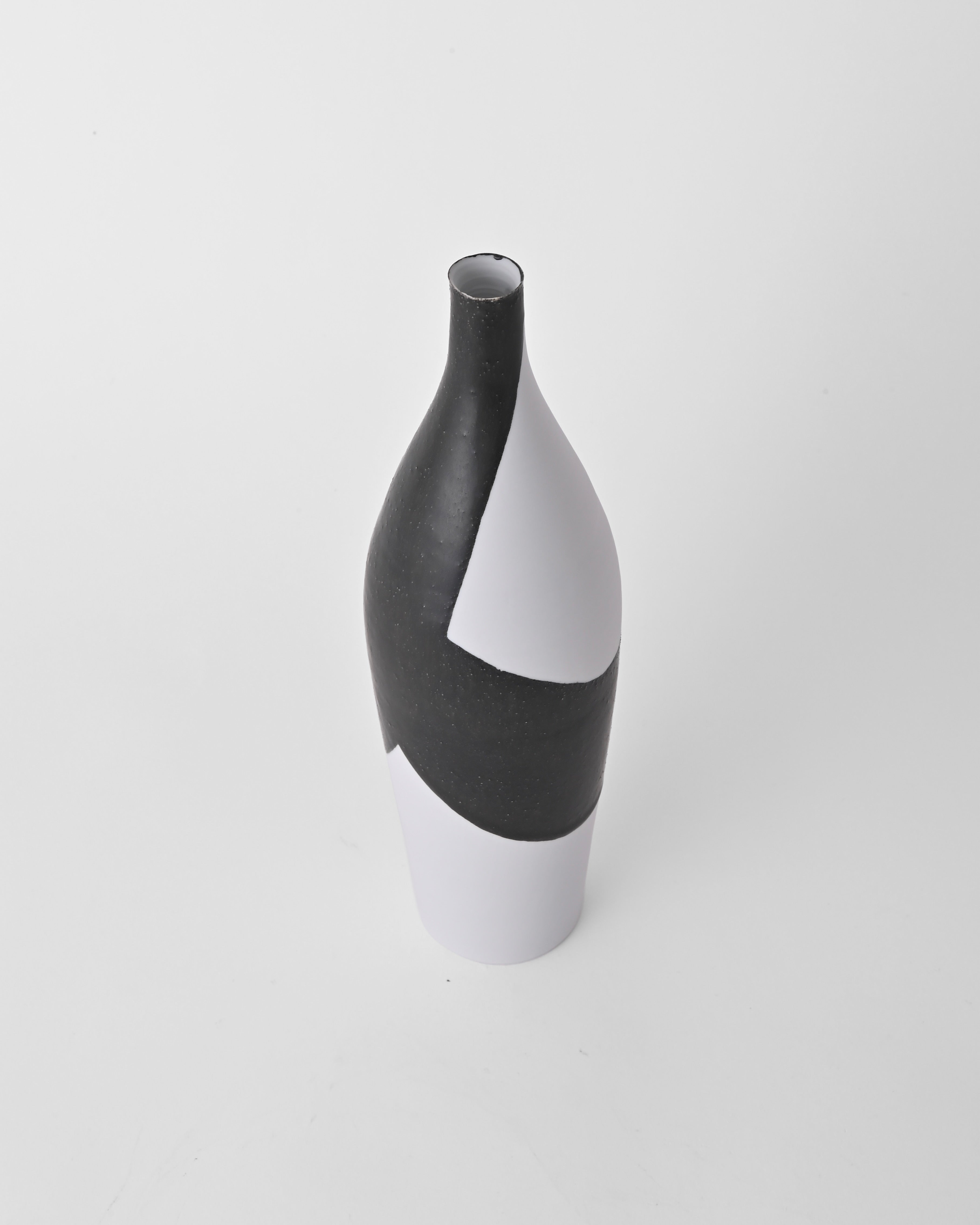 Naotsugu Yoshida / White Porcelain & Iron Glaze Vase Small A