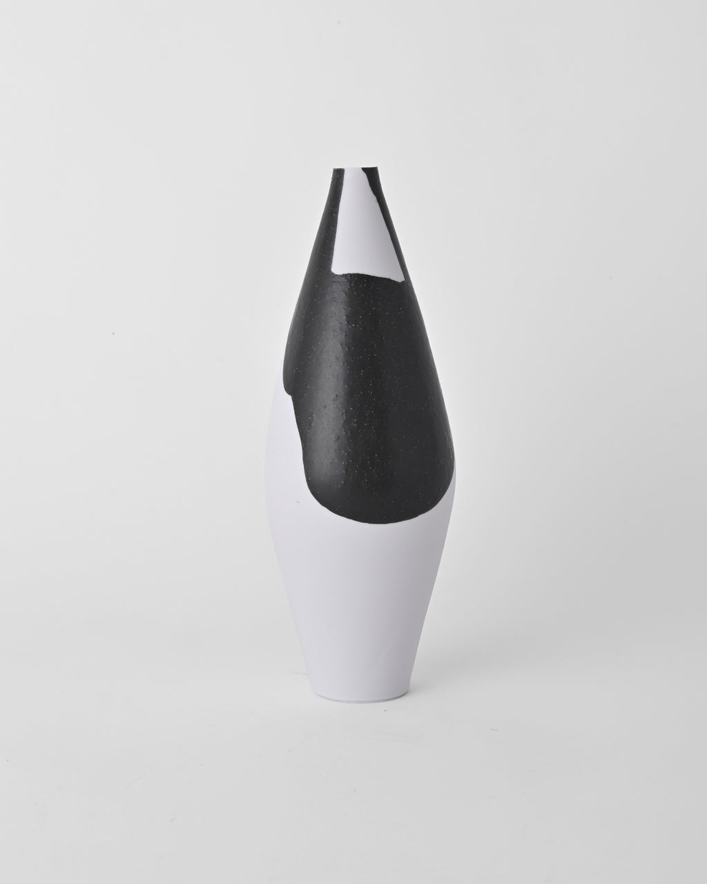 Naotsugu Yoshida / White Porcelain & Iron Glaze Vase Small E