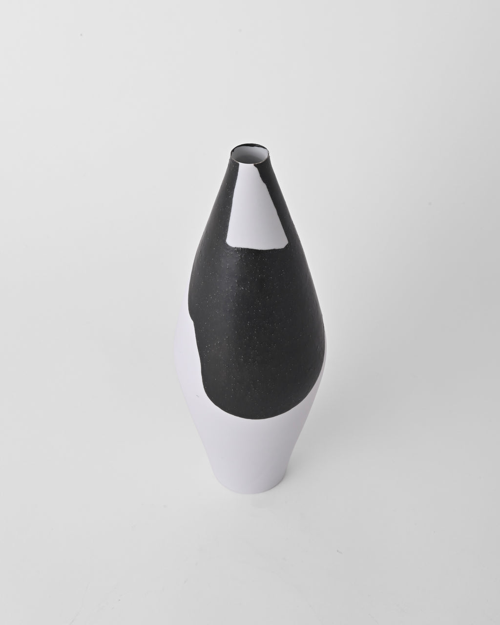 Naotsugu Yoshida / White Porcelain & Iron Glaze Vase Small E