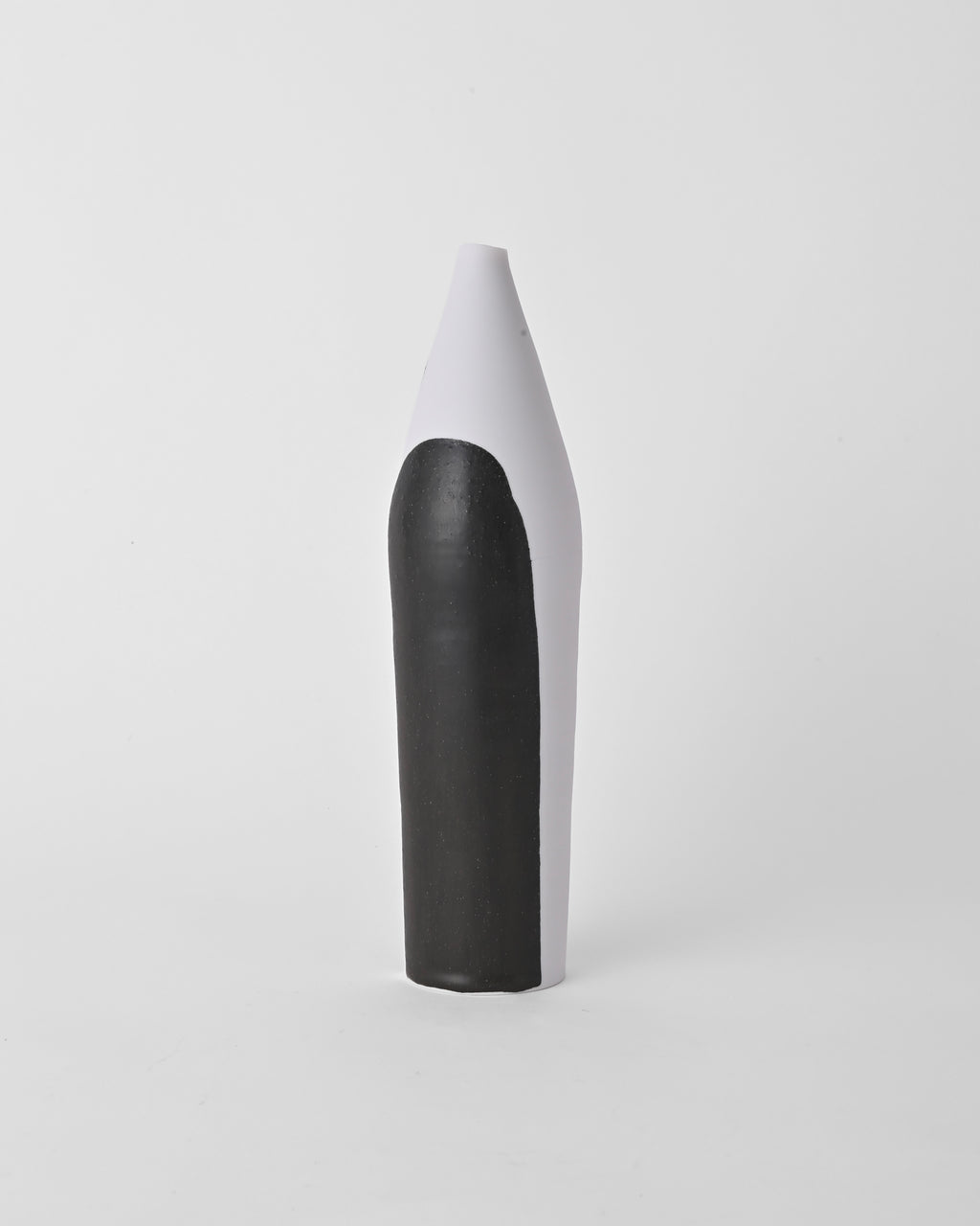 Naotsugu Yoshida / White Porcelain & Iron Glaze Vase Small C