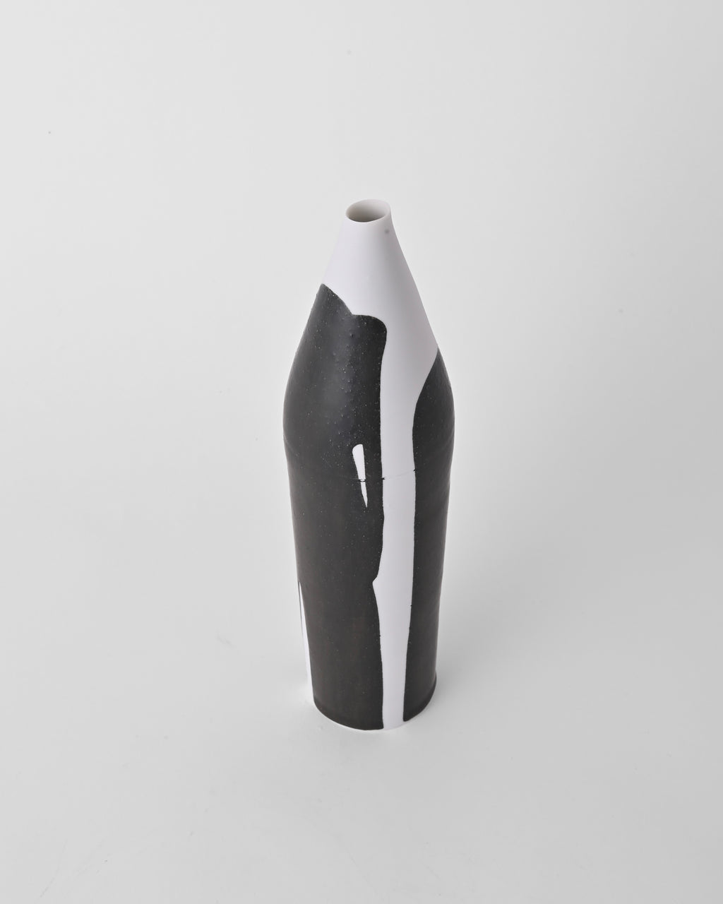 Naotsugu Yoshida / White Porcelain & Iron Glaze Vase Small C