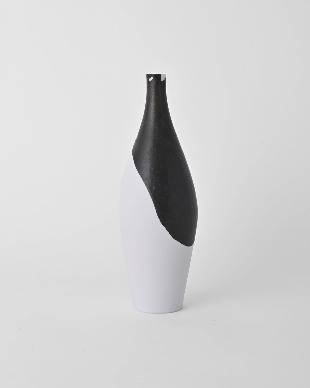 Naotsugu Yoshida / White Porcelain & Iron Glaze Vase Small B