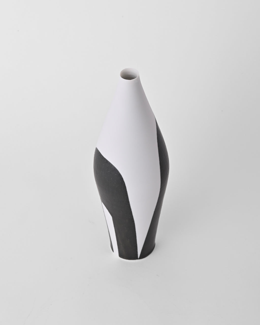 Naotsugu Yoshida / White Porcelain & Iron Glaze Vase Small D