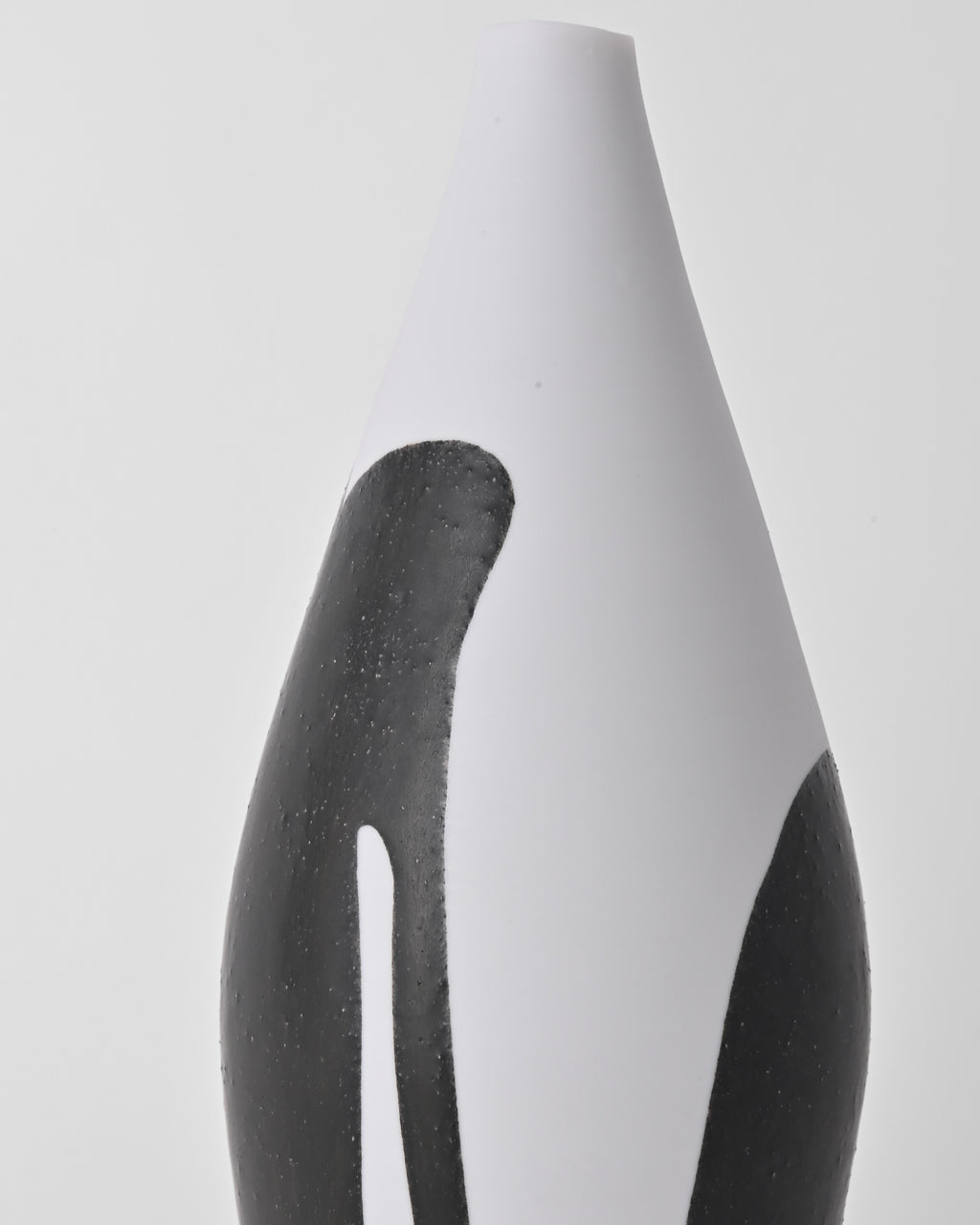 Naotsugu Yoshida / White Porcelain & Iron Glaze Vase Small D