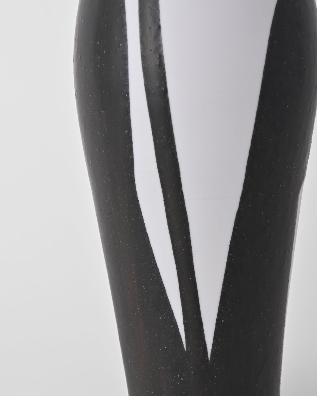 Naotsugu Yoshida / White Porcelain & Iron Glaze Vase Small D