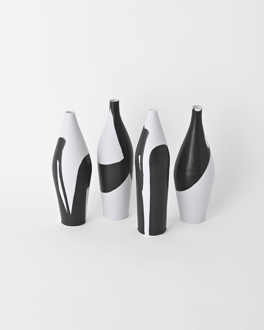 Naotsugu Yoshida / White Porcelain & Iron Glaze Vase Small A