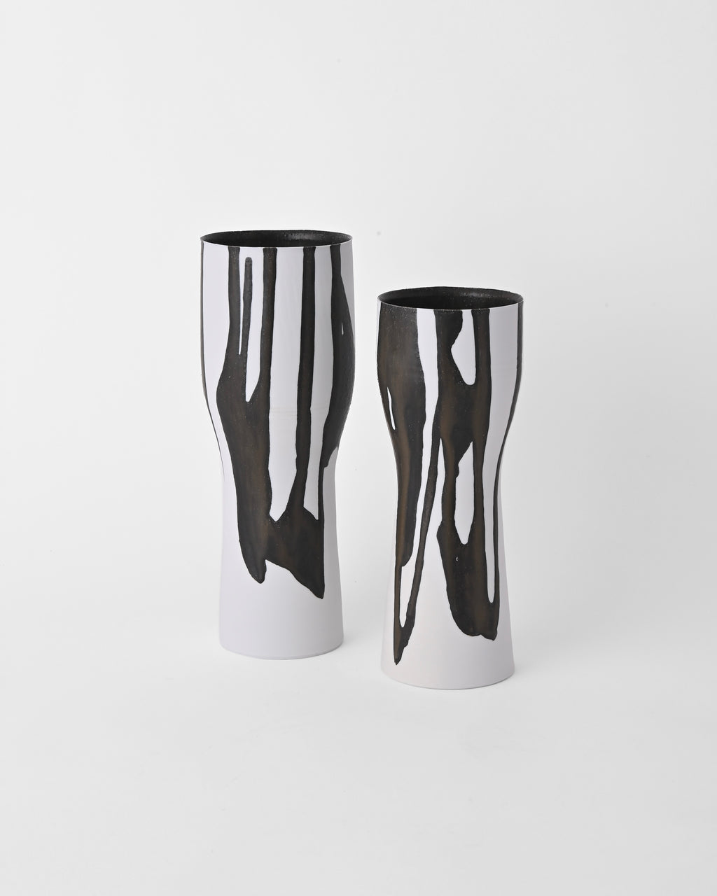 Naotsugu Yoshida / White Porcelain & Iron Glaze Vase Medium D