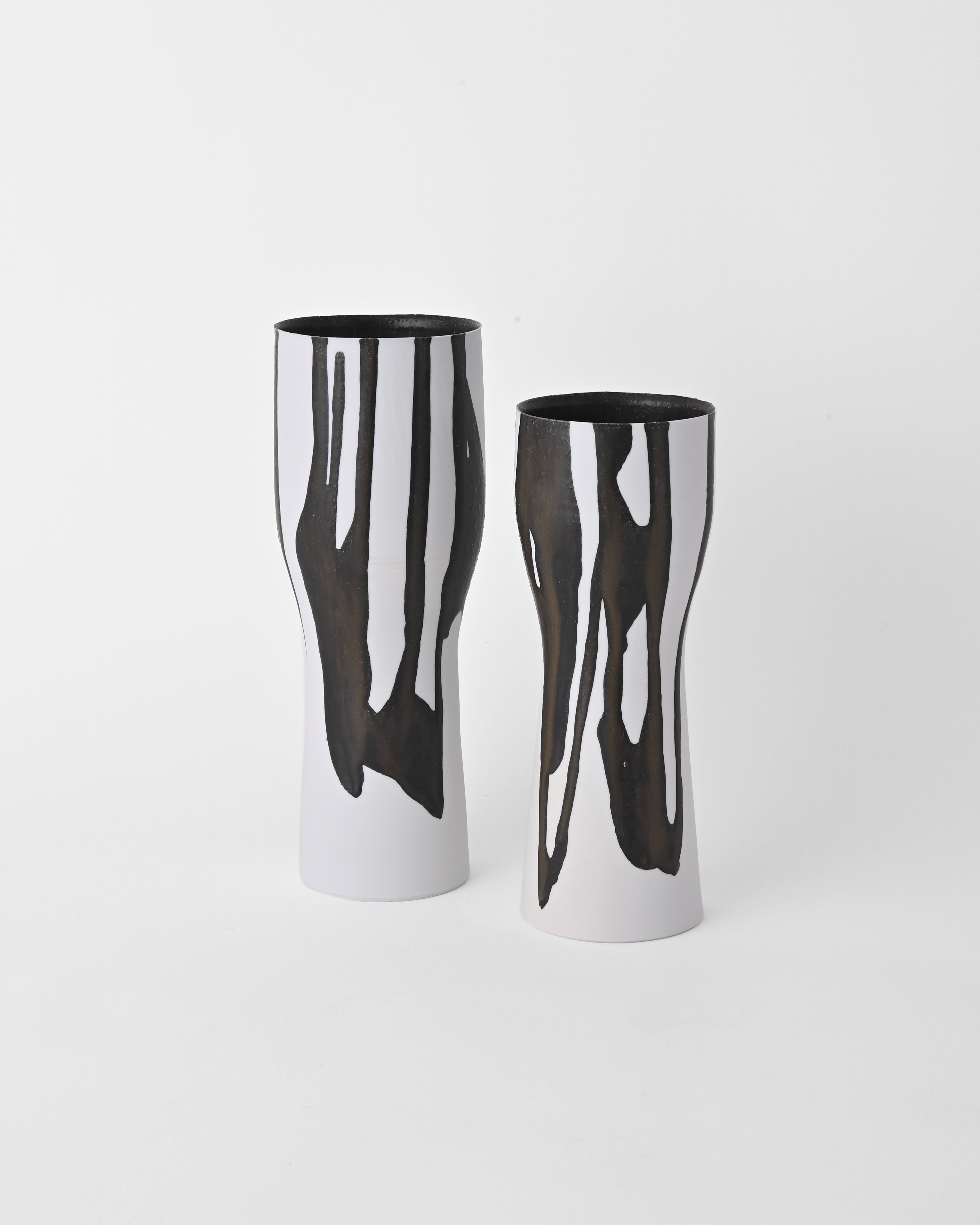 Naotsugu Yoshida / White Porcelain & Iron Glaze Vase Medium D
