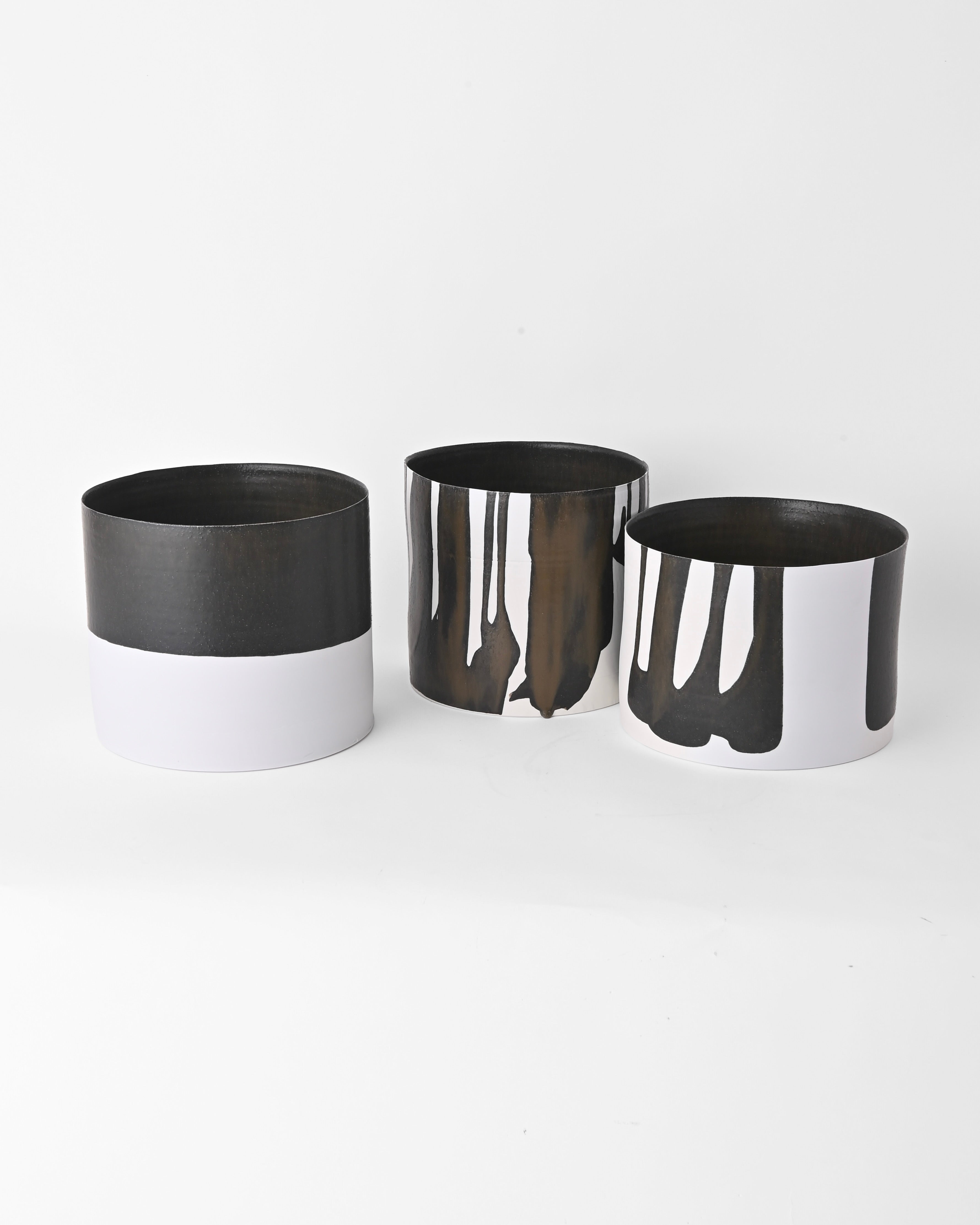 Naotsugu Yoshida / White Porcelain & Iron Glaze / Plant Vessel A