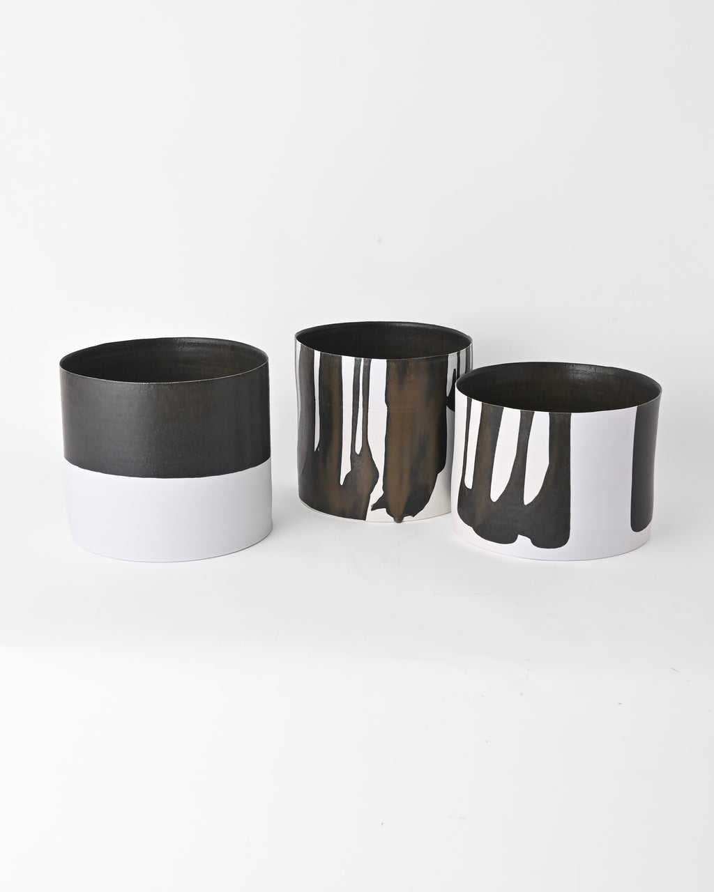 Naotsugu Yoshida / White Porcelain & Iron Glaze / Plant Vessel D