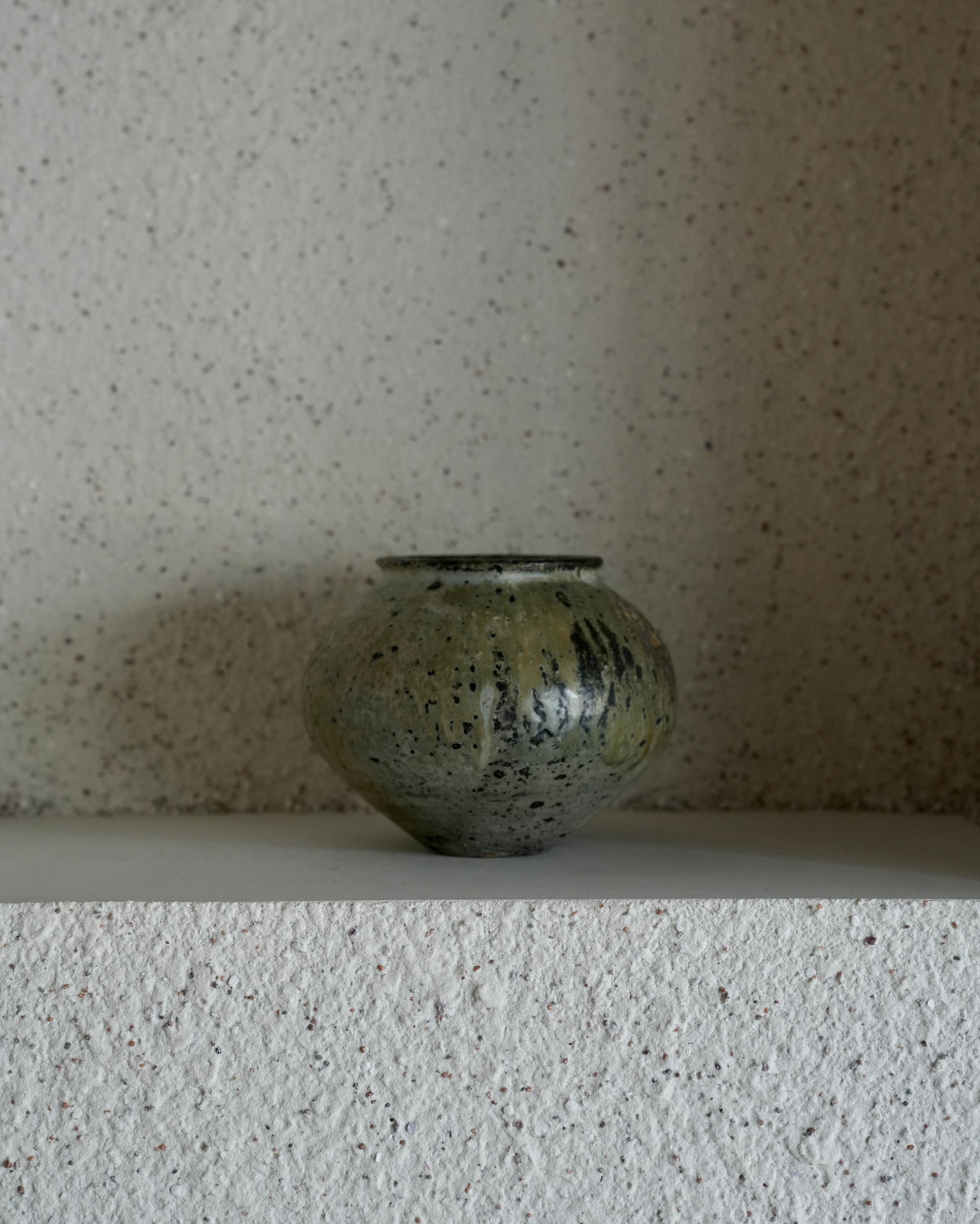 八田亨 / 白掛花瓶 C