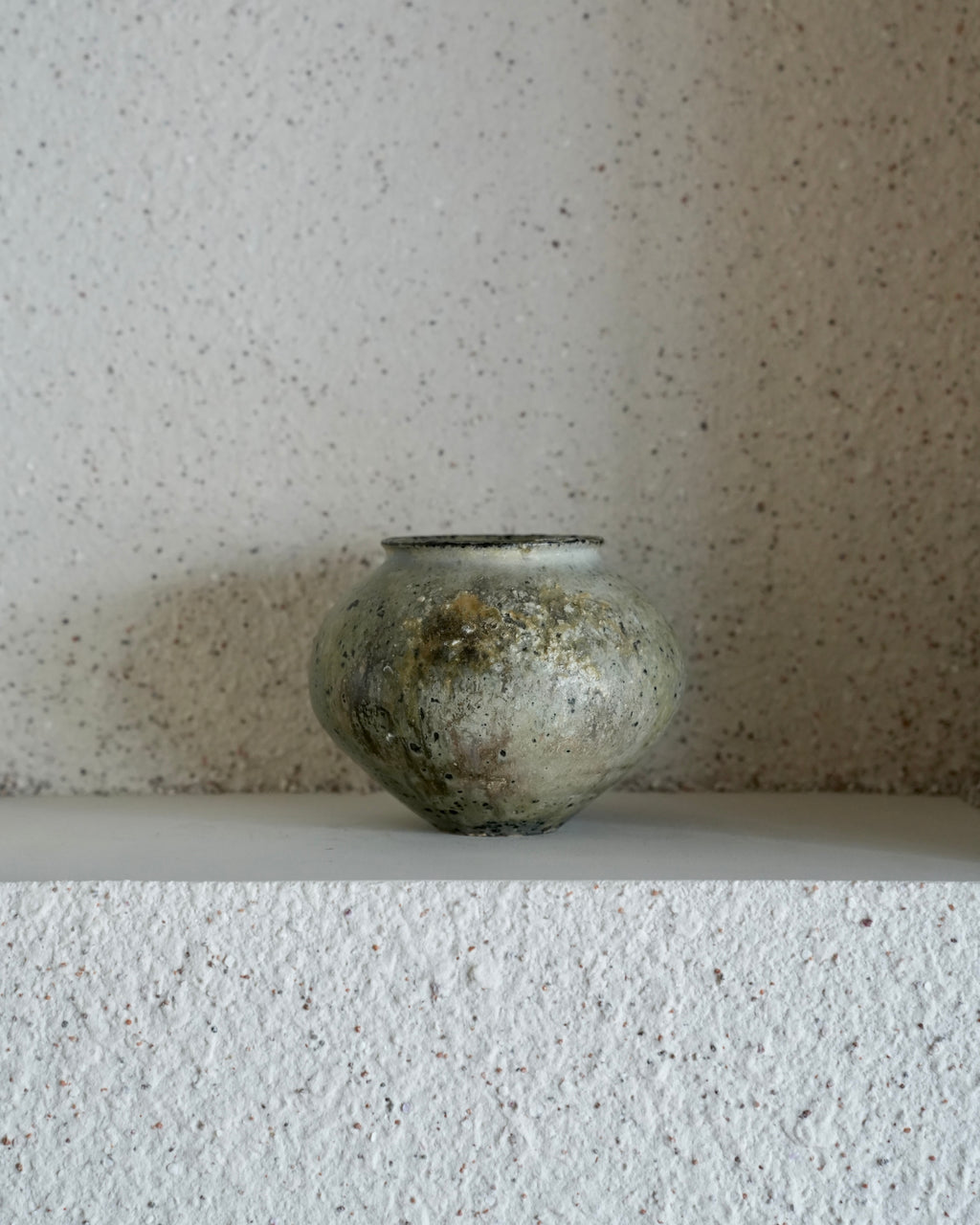 八田亨 / 白掛花瓶 C