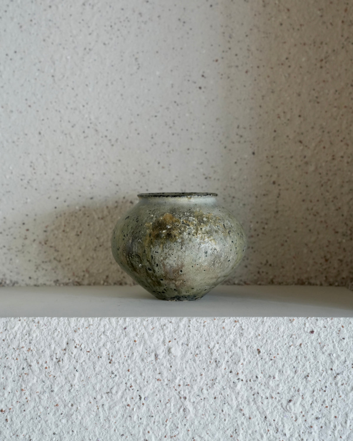 八田亨 / 白掛花瓶 C