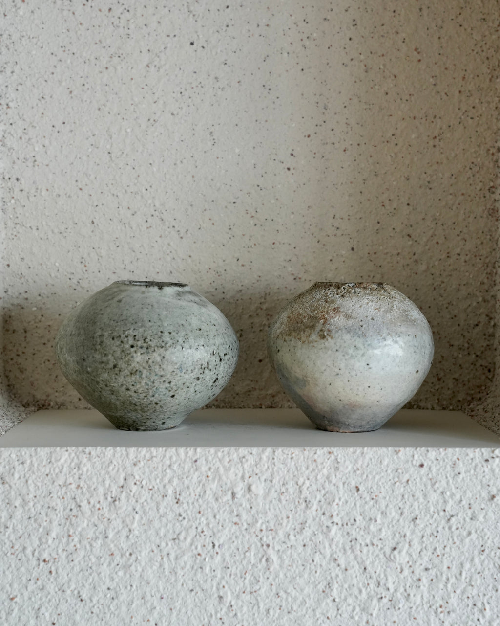 八田亨 / 白掛花瓶 D
