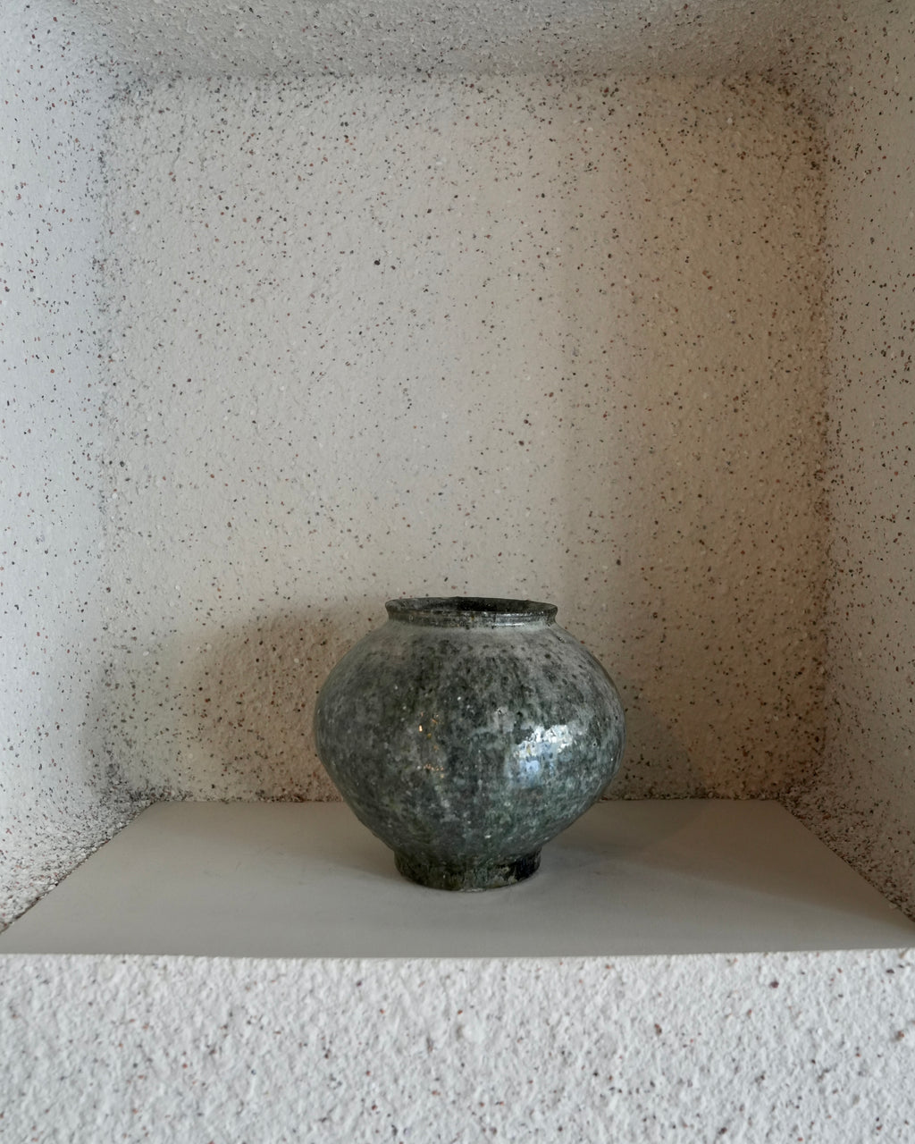八田亨 / 白掛花瓶 B