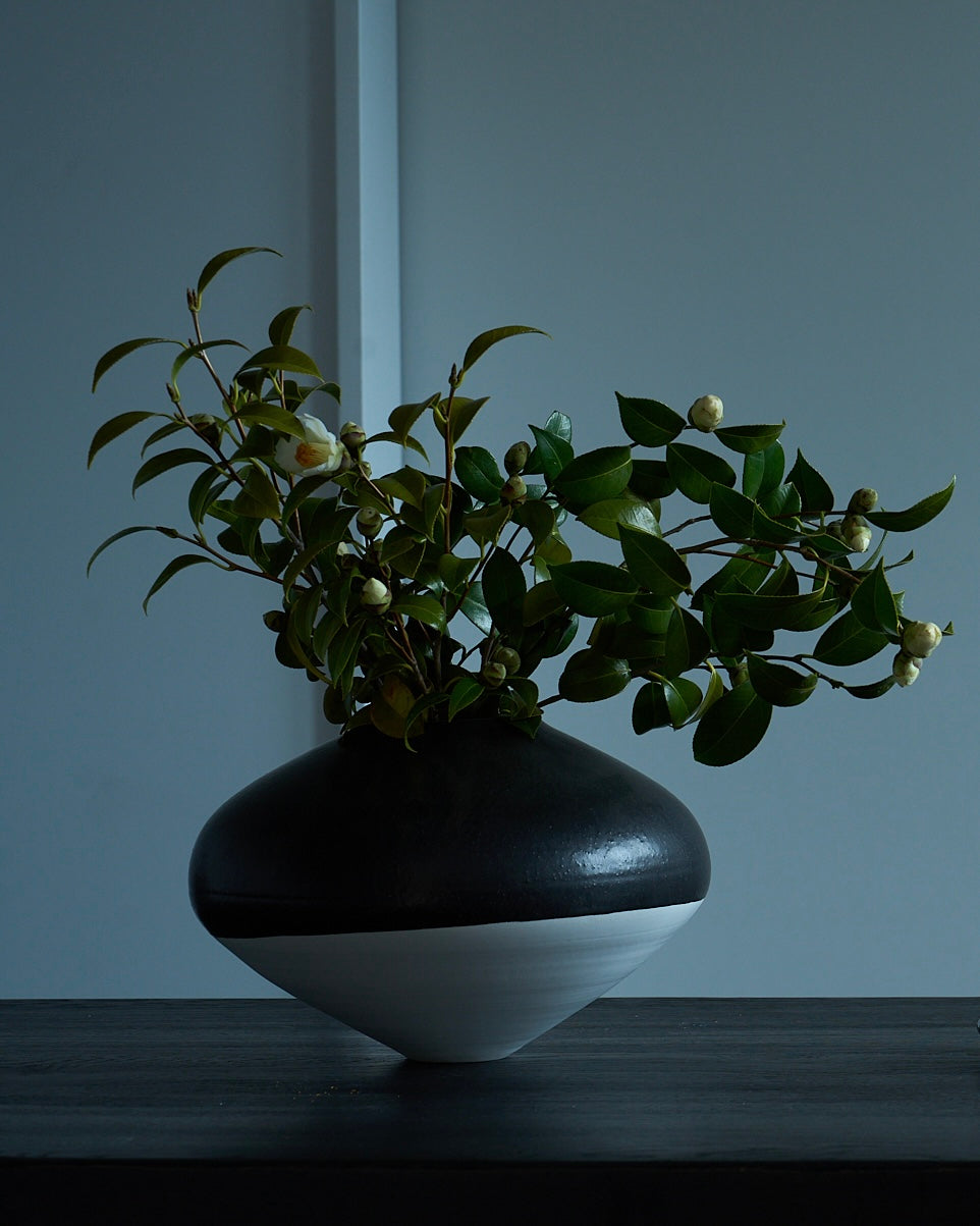 Naotsugu Yoshida / White Porcelain Vase A