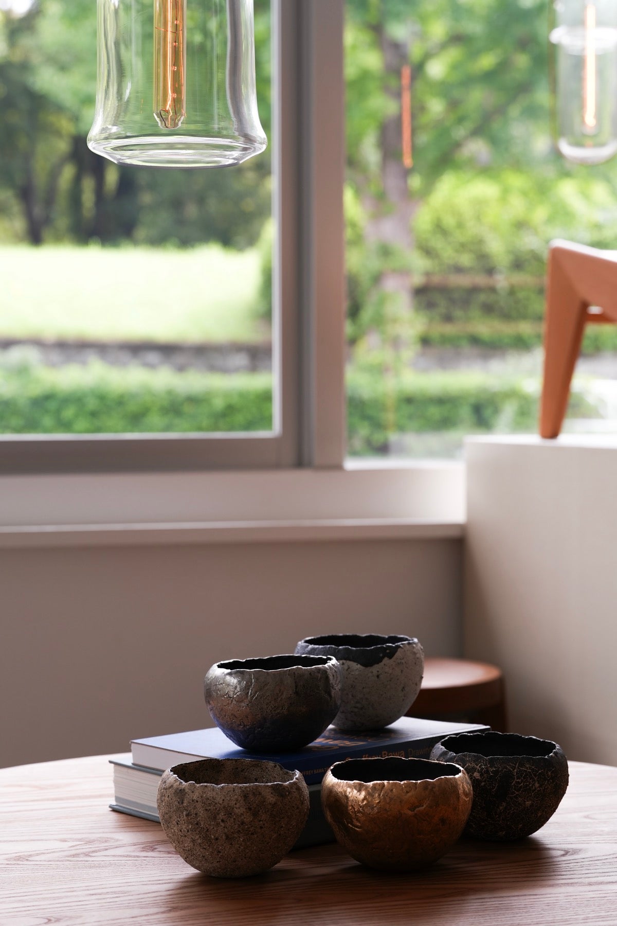 村上躍 / 内黒釉金彩植木鉢 B