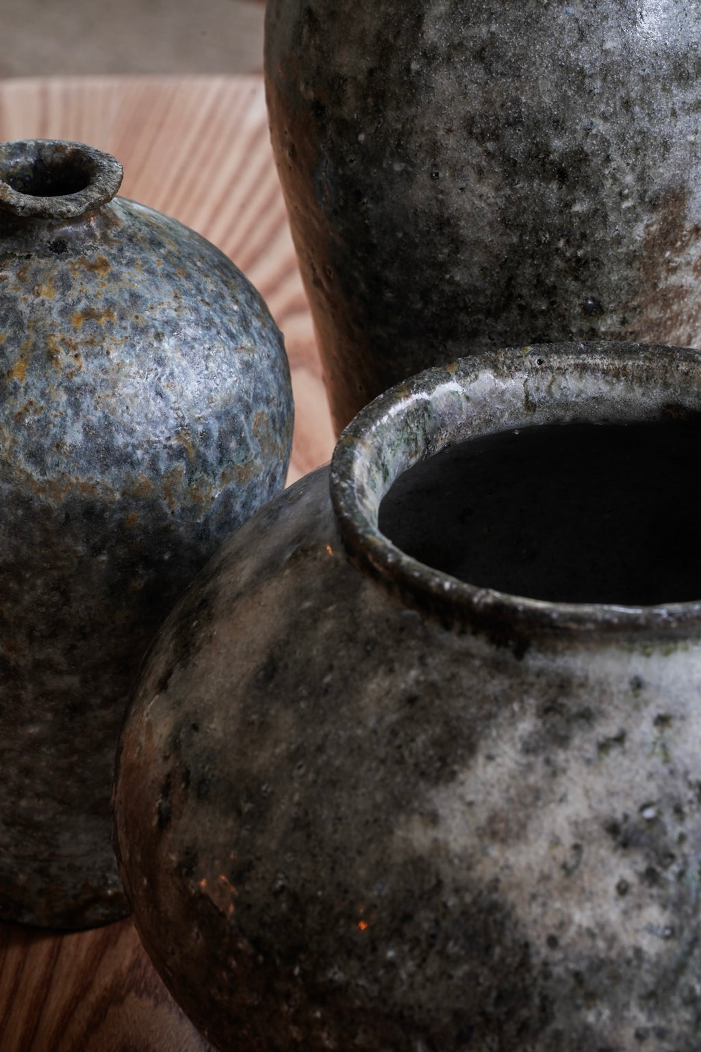 八田亨 / 白掛花瓶 B