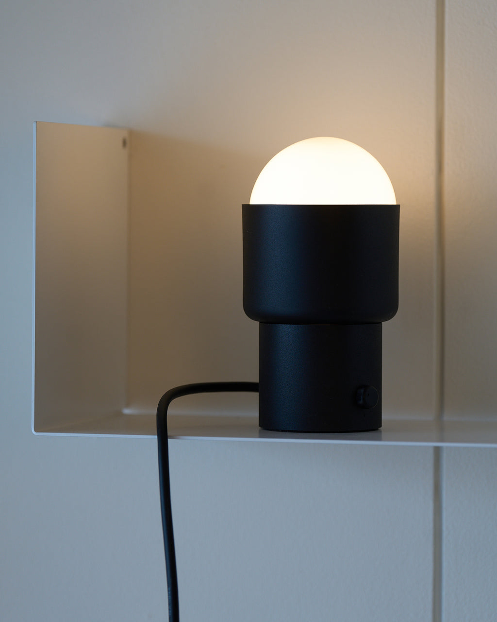 KOICHI FUTATSUMATA STUDIO / HALF TABLE LAMP