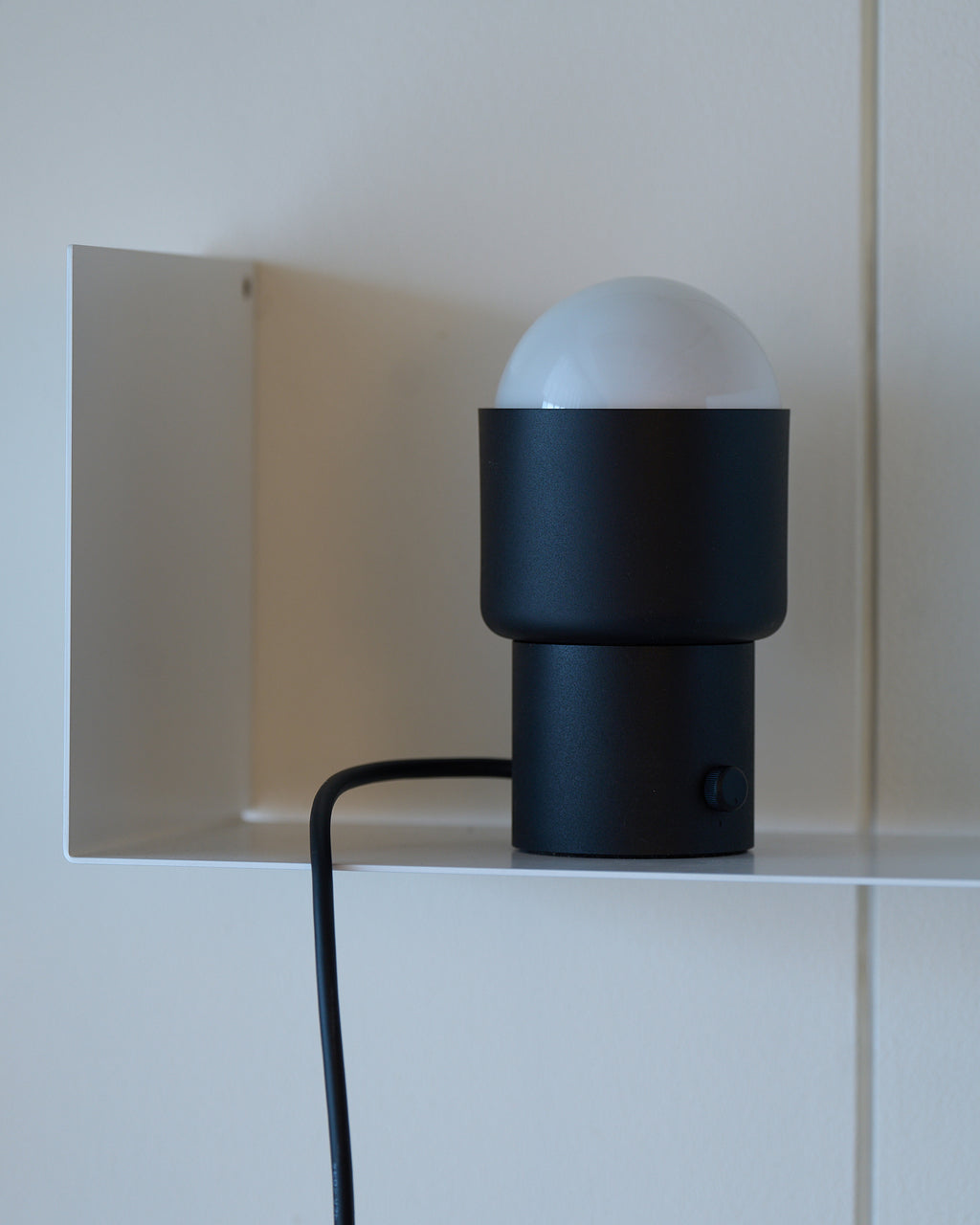 KOICHI FUTATSUMATA STUDIO / HALF TABLE LAMP