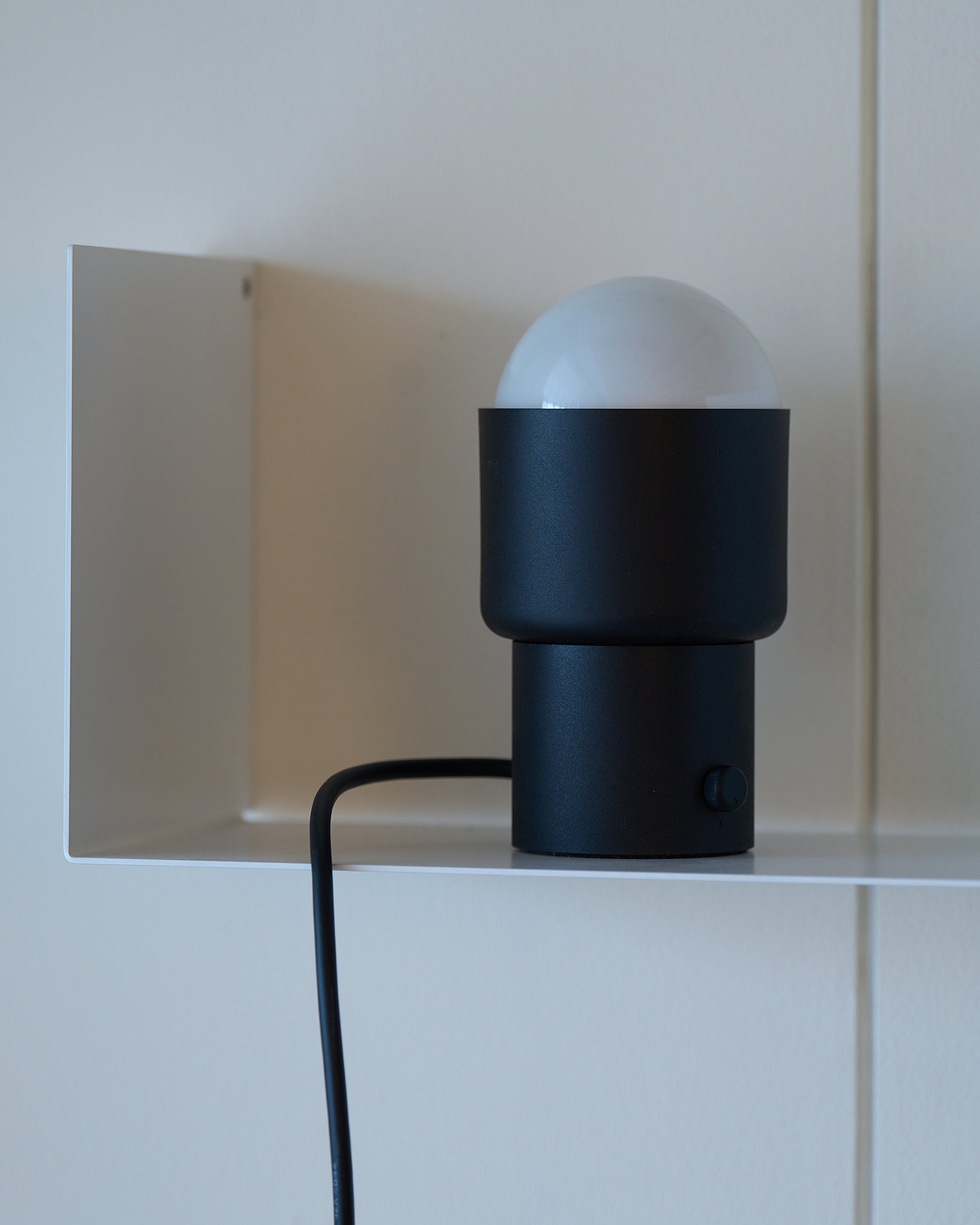 KOICHI FUTATSUMATA STUDIO / HALF TABLE LAMP